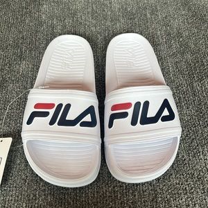 Fila women’s flip flops slides nwt white